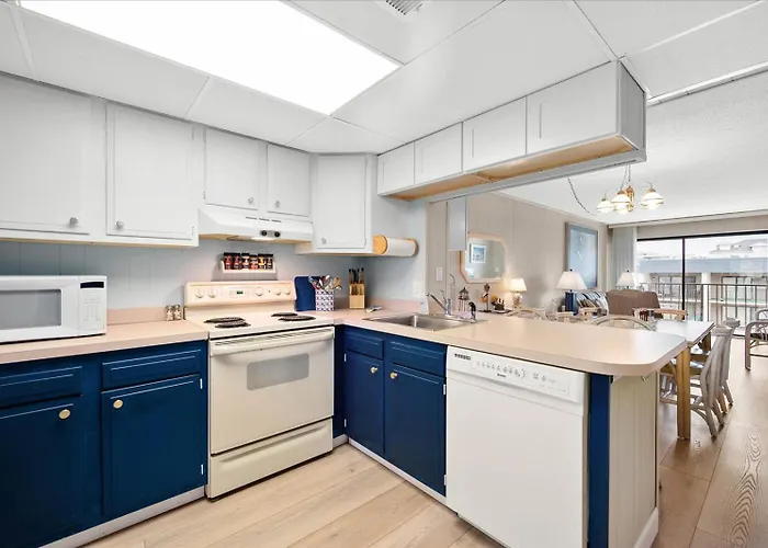 Holiday home 2 Bedroom Ocean Block Condo, Steps To The Beach!