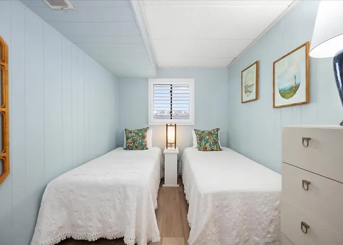 2 Bedroom Ocean Block Condo, Steps To The Beach!