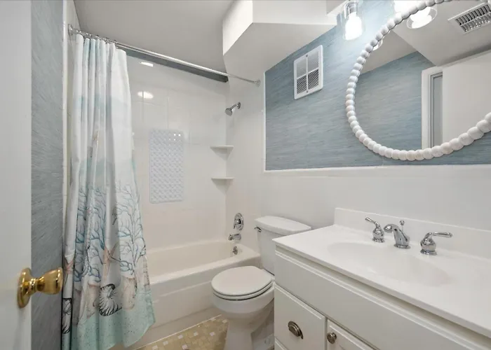 2 Bedroom Ocean Block Condo, Steps To The Beach! Ocean City