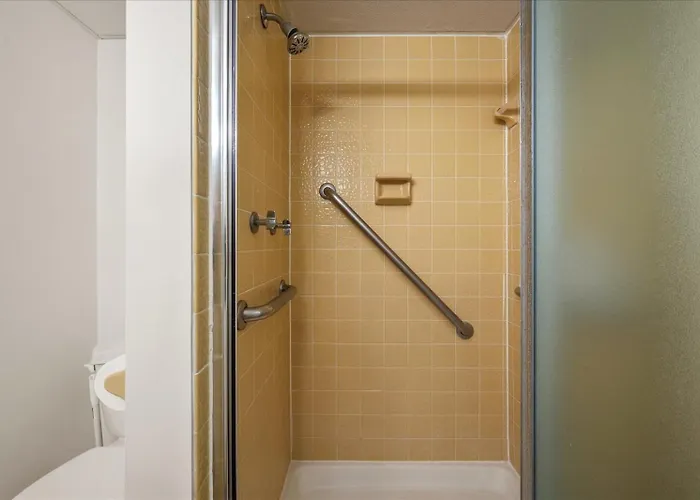 2 Bedroom Ocean Block Condo, Steps To The Beach! *
